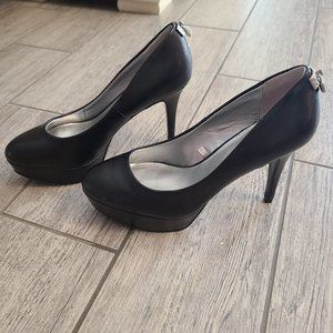 Guess womens black stiletto cocktail pump shoes black size 7 M